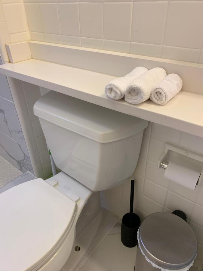 Apartamento Large Duplex Apt 2bdrm 1den-metro *